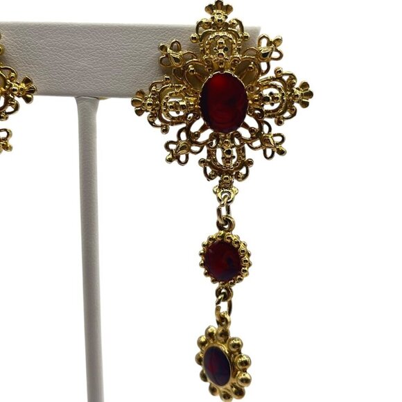 Vintage Gold Tone Filigree Drop Earrings Red Cabochon Encrusted Bridgerton Regal - Picture 3 of 5